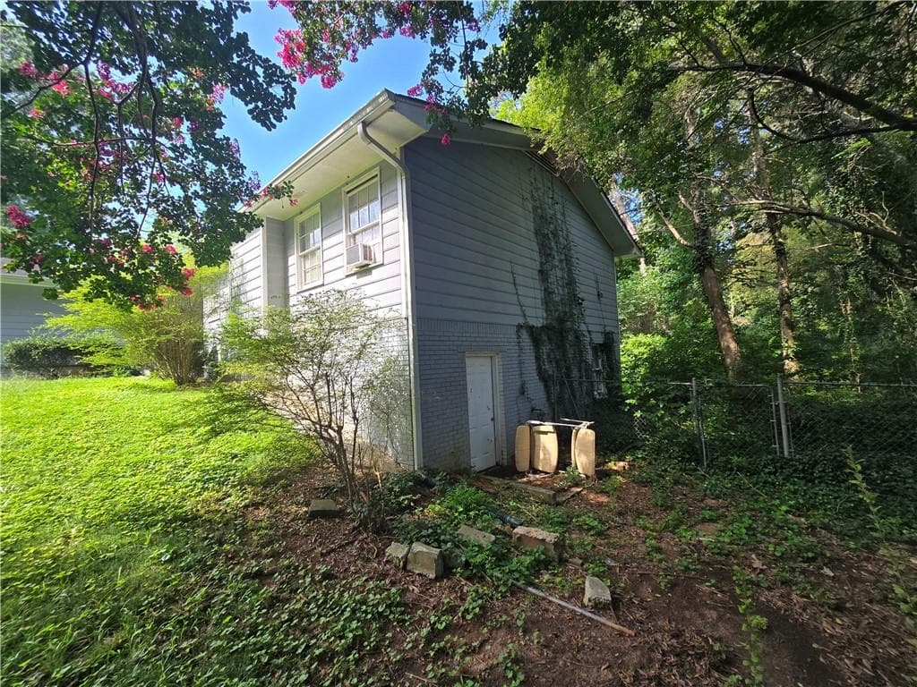 4 bedroom, 3 bathroom, 1,852 sq ft single family residence for sale at 1481 Smithson Drive, Lithonia, GA 30058 — photo 9