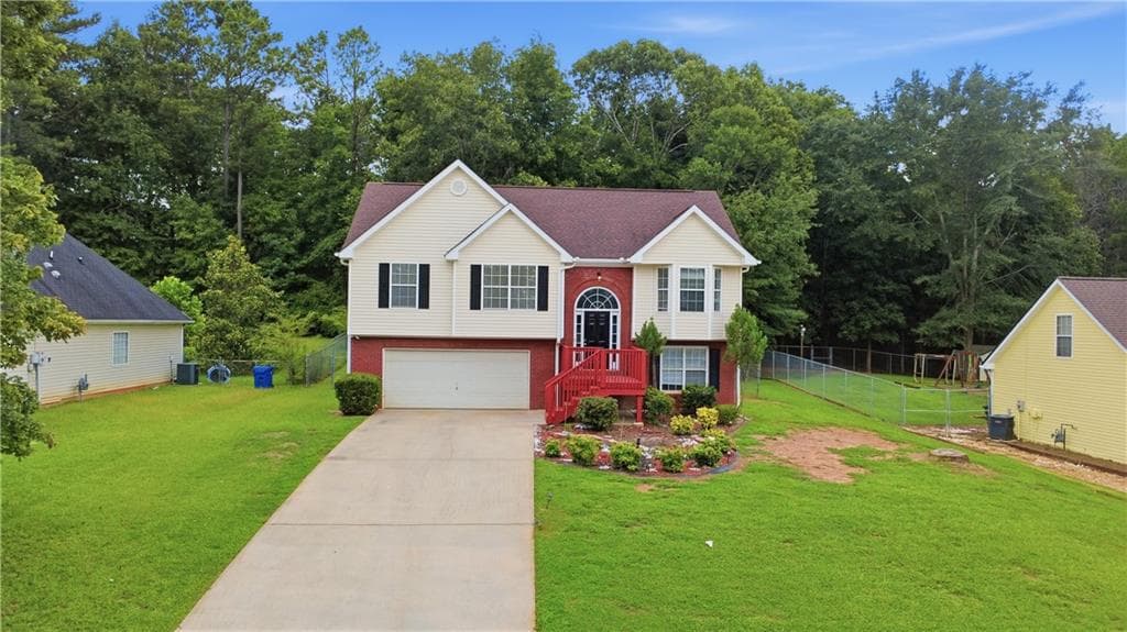 4 bedroom, 3 bathroom, 1,371 sq ft single family residence for sale at 165 Syracuse Lane, Covington, GA 30016