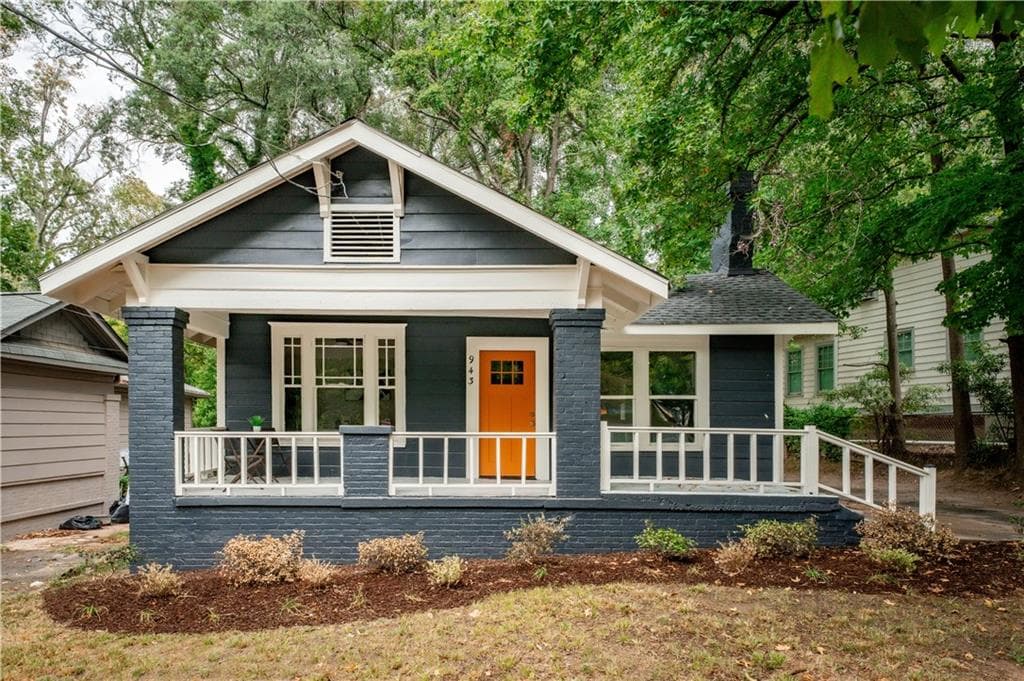 3 bedroom, 2 bathroom single family residence under contract at 943 Rose Circle, Atlanta, GA 30310
