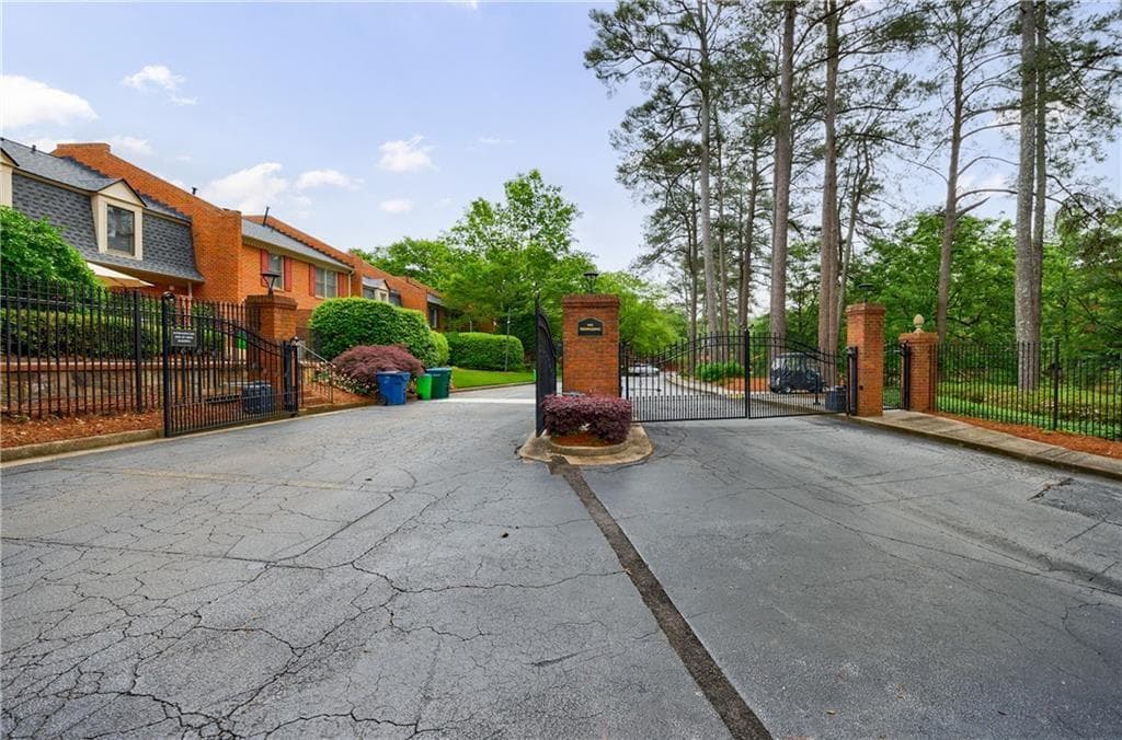 2 bedroom, 2 bathroom condominium for rent at 27306 Plantation Drive 306, Atlanta, GA 30324 for $2,400 a month — photo 2