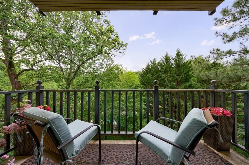 2 bedroom, 2 bathroom condominium for rent at 27306 Plantation Drive 306, Atlanta, GA 30324 for $2,400 a month — photo 3