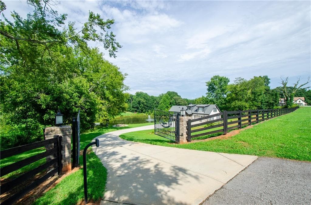 3 bedroom, 3 bathroom, 1,844 sq ft single family residence for sale at 161 Hensley Lane, Hoschton, GA 30548 — photo 2
