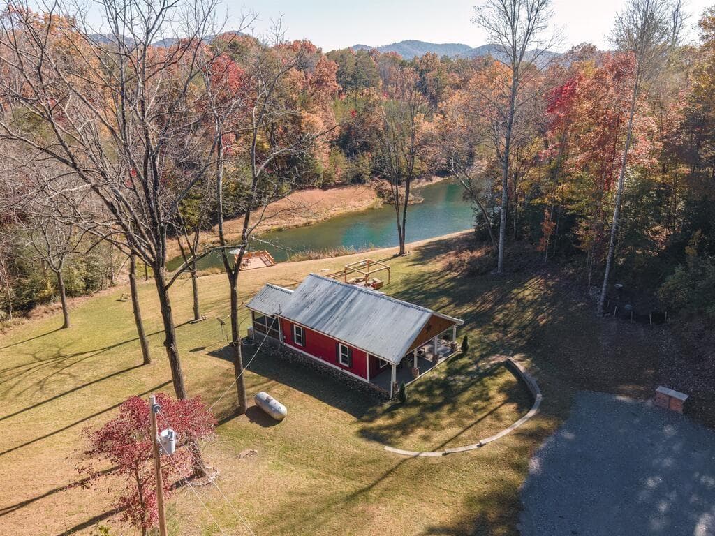 2 bedroom, 1 bathroom, 882 sq ft single family residence for sale at 30 Seabolt, Morganton, GA 30560 — photo 2