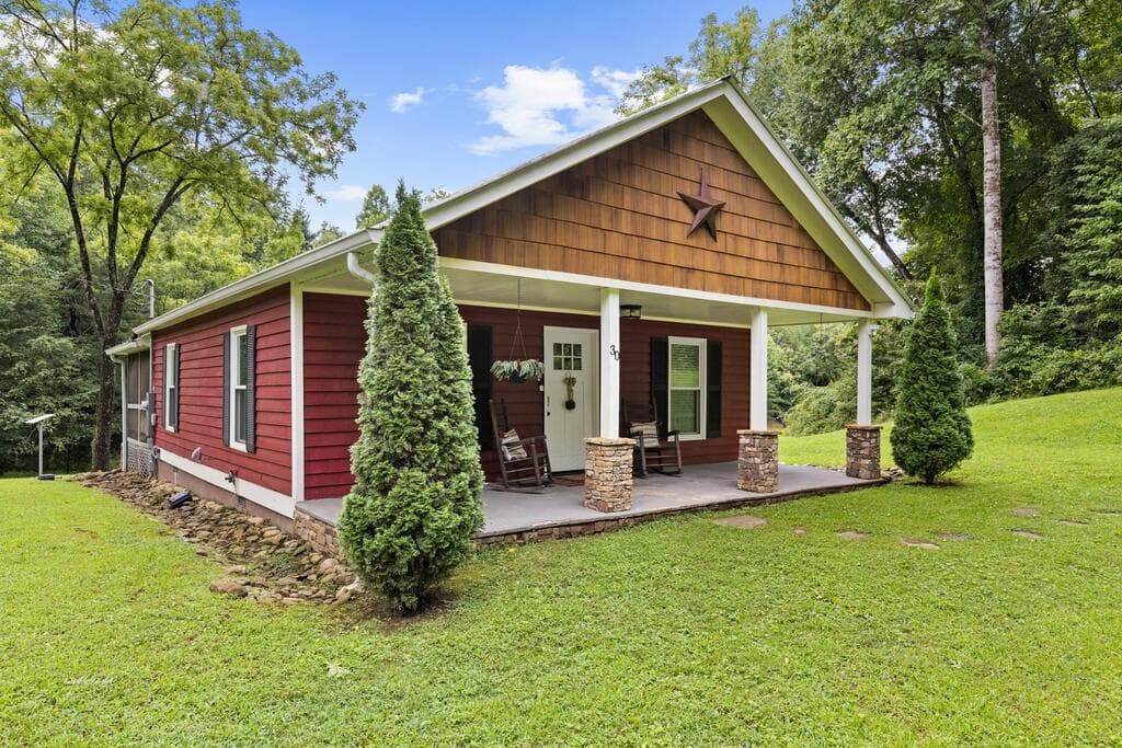 2 bedroom, 1 bathroom, 882 sq ft single family residence for sale at 30 Seabolt, Morganton, GA 30560 — photo 4
