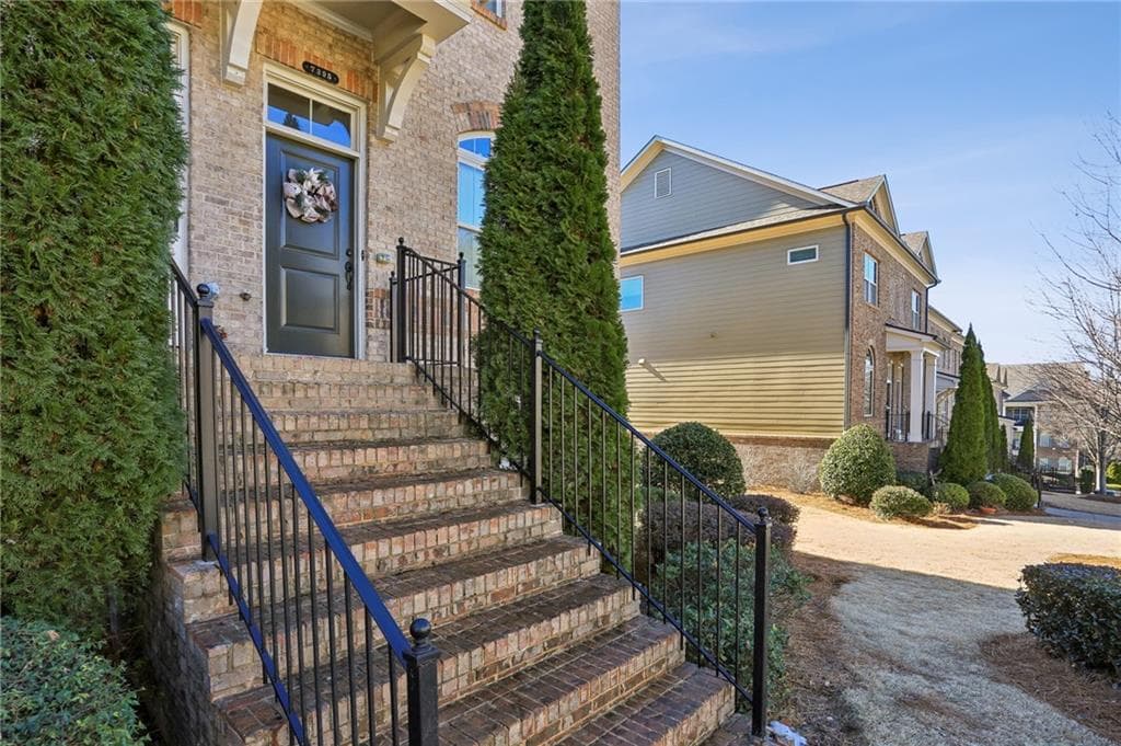 3 bedroom, 4 bathroom, 1,840 sq ft townhouse for sale at 7395 Glisten Avenue, Sandy Springs, GA 30328 — photo 2