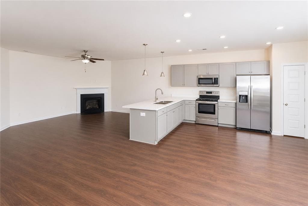 3 bedroom, 3 bathroom, 1,766 sq ft single family residence under contract at 5741 Silver Lake Drive, Mableton, GA 30126 — photo 6