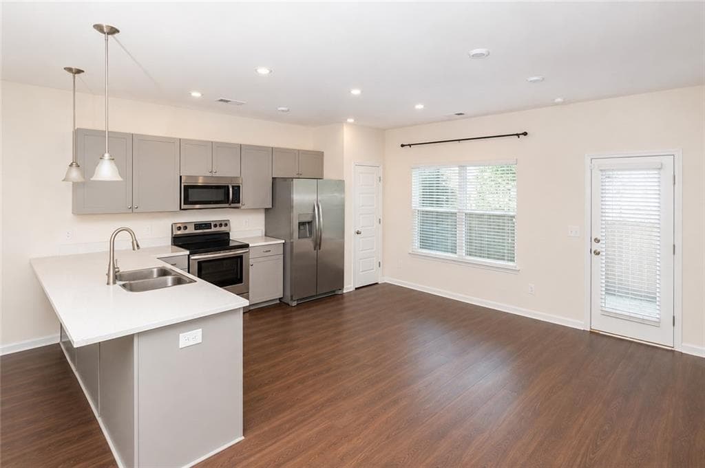 3 bedroom, 3 bathroom, 1,766 sq ft single family residence under contract at 5741 Silver Lake Drive, Mableton, GA 30126 — photo 10