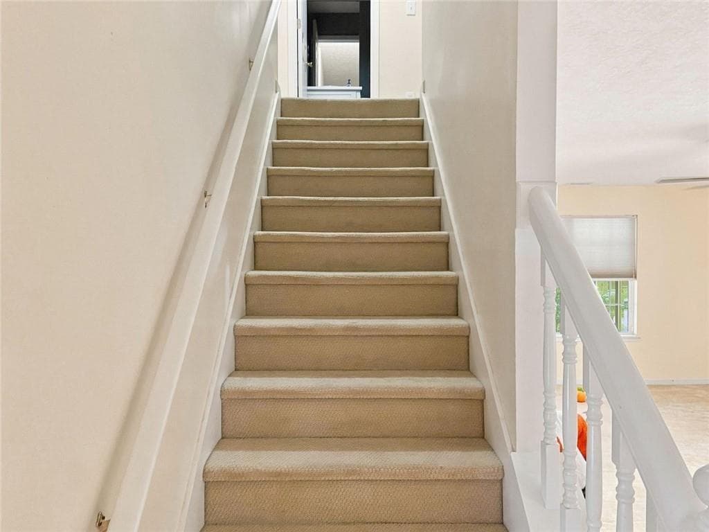 3 bedroom, 3 bathroom, 2,118 sq ft single family residence for sale at 900 Willow Springs Court, Loganville, GA 30052 — photo 5