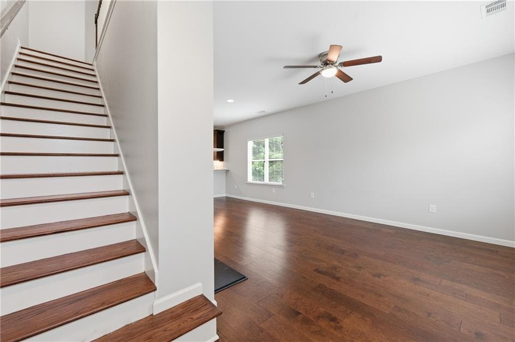 3 bedroom, 3 bathroom, 1,524 sq ft townhouse under contract at 886 Ambient Way, Atlanta, GA 30331 — photo 2