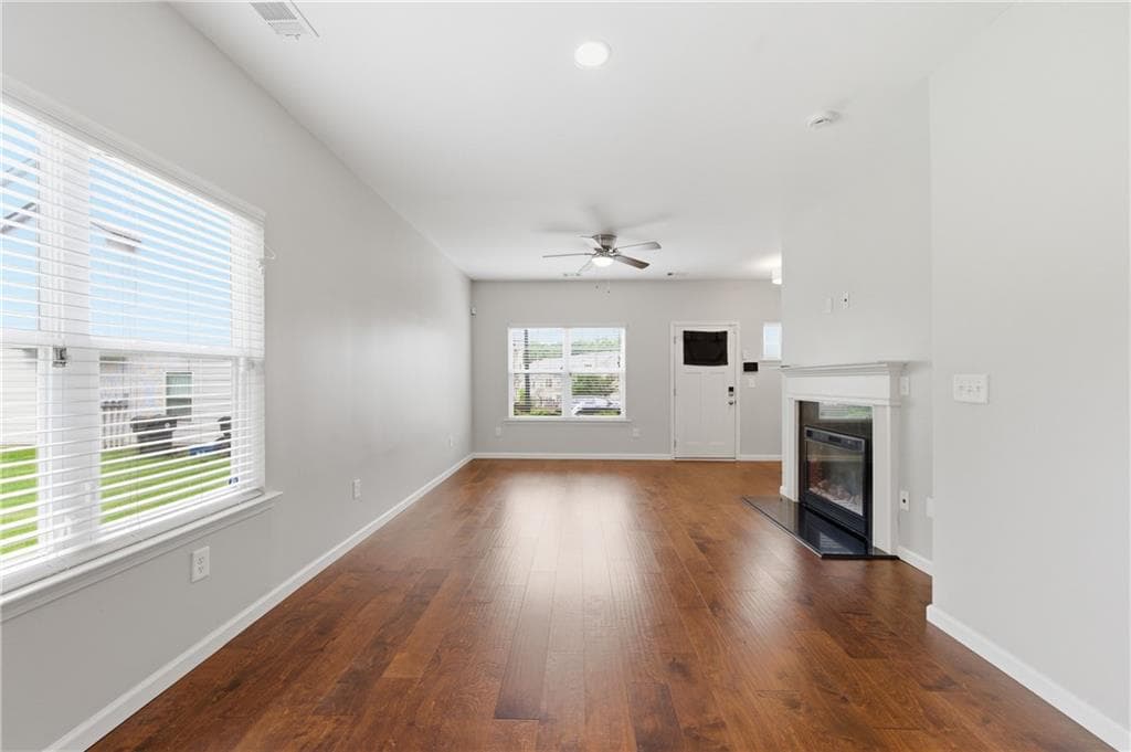 3 bedroom, 3 bathroom, 1,524 sq ft townhouse under contract at 886 Ambient Way, Atlanta, GA 30331 — photo 6