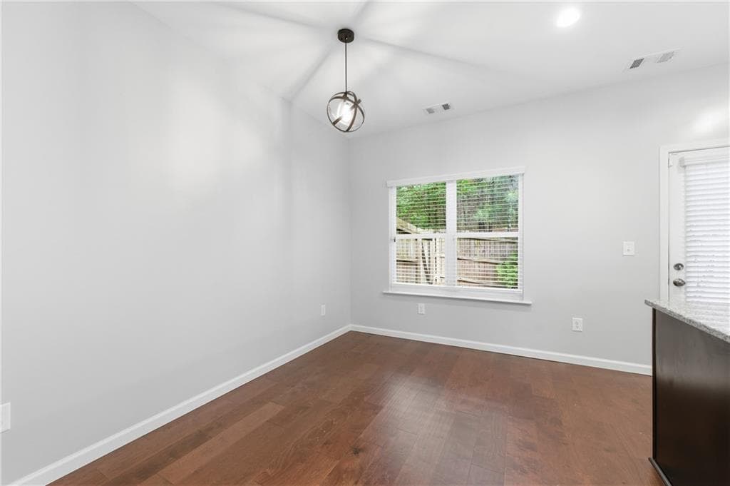 3 bedroom, 3 bathroom, 1,524 sq ft townhouse under contract at 886 Ambient Way, Atlanta, GA 30331 — photo 7