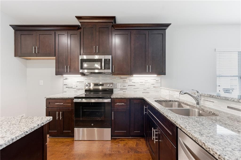 3 bedroom, 3 bathroom, 1,524 sq ft townhouse under contract at 886 Ambient Way, Atlanta, GA 30331 — photo 9