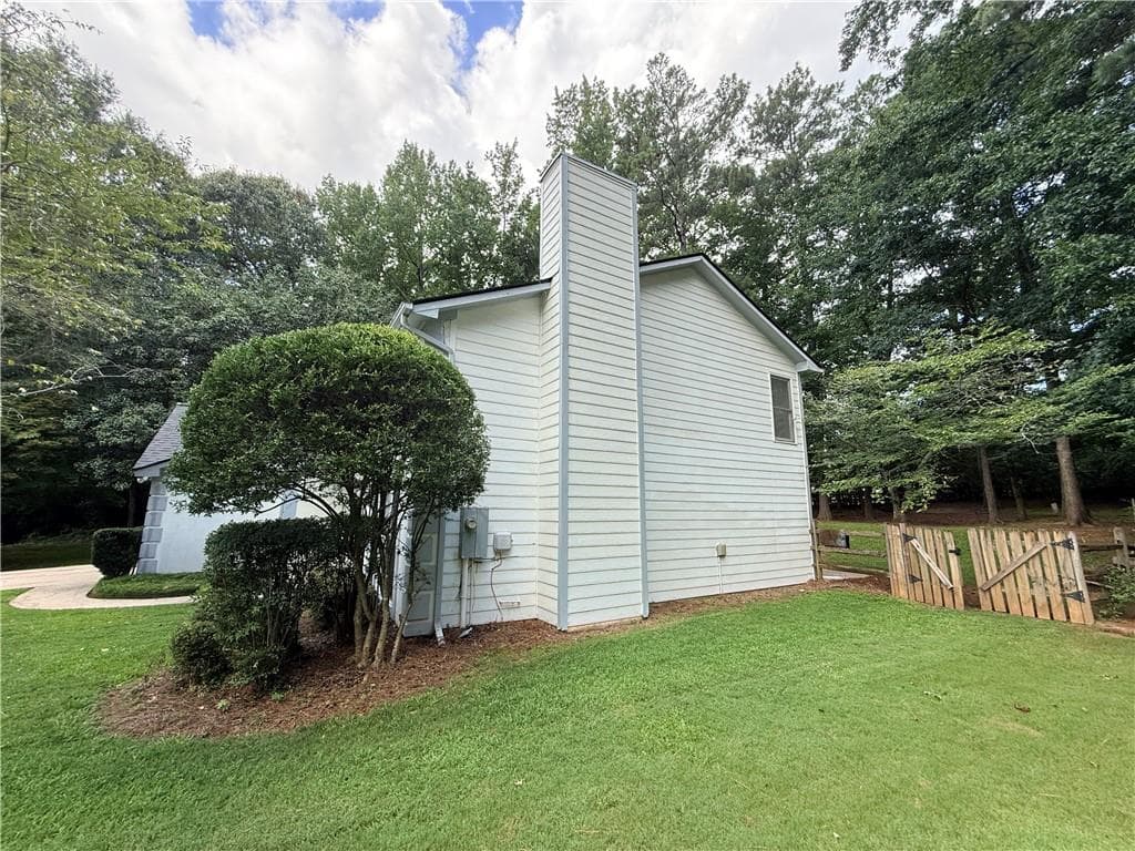 3 bedroom, 2 bathroom, 2,060 sq ft single family residence for sale at 150 Ocee View Court, Johns Creek, GA 30022 — photo 2