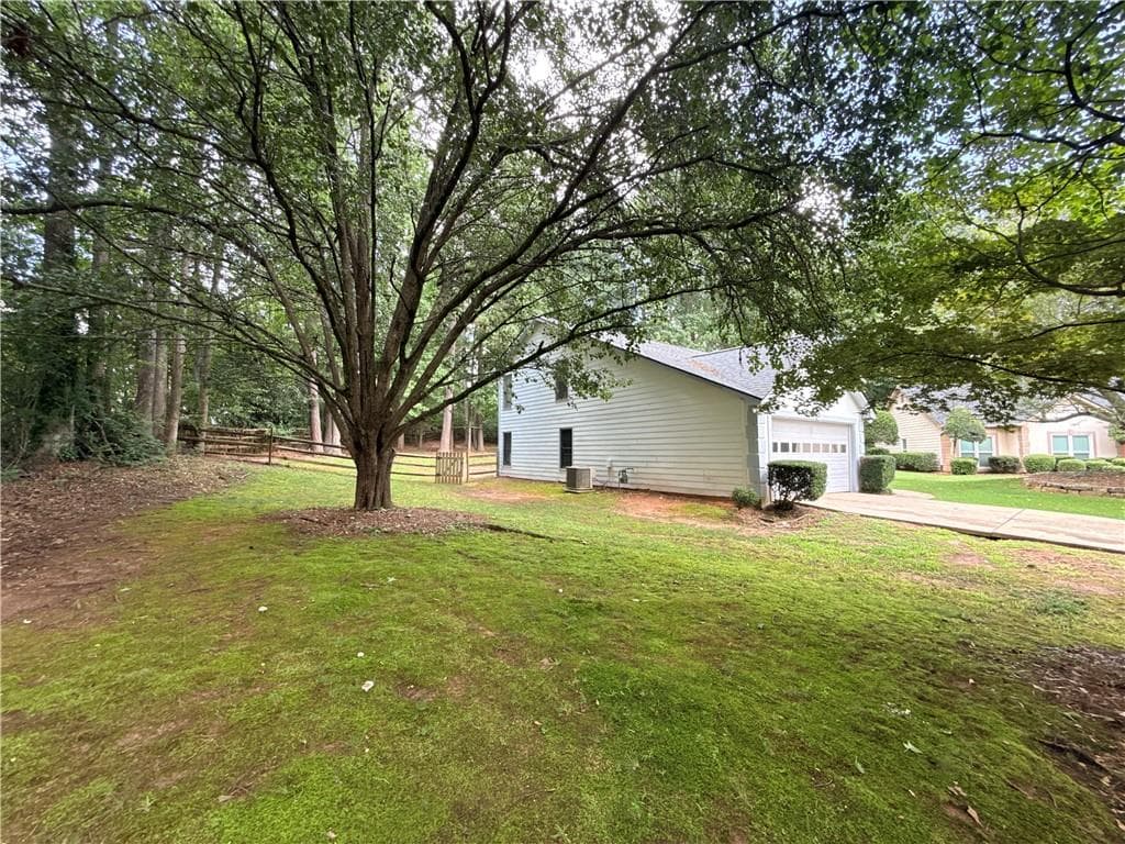 3 bedroom, 2 bathroom, 2,060 sq ft single family residence for sale at 150 Ocee View Court, Johns Creek, GA 30022 — photo 3