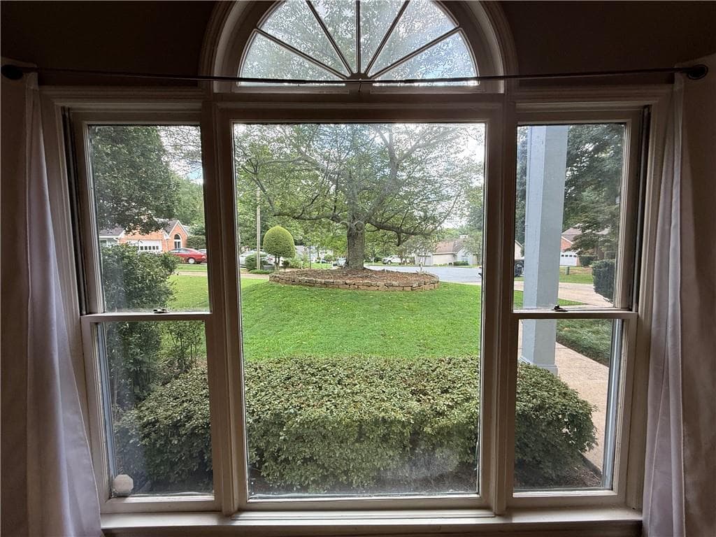 3 bedroom, 2 bathroom, 2,060 sq ft single family residence for sale at 150 Ocee View Court, Johns Creek, GA 30022 — photo 7