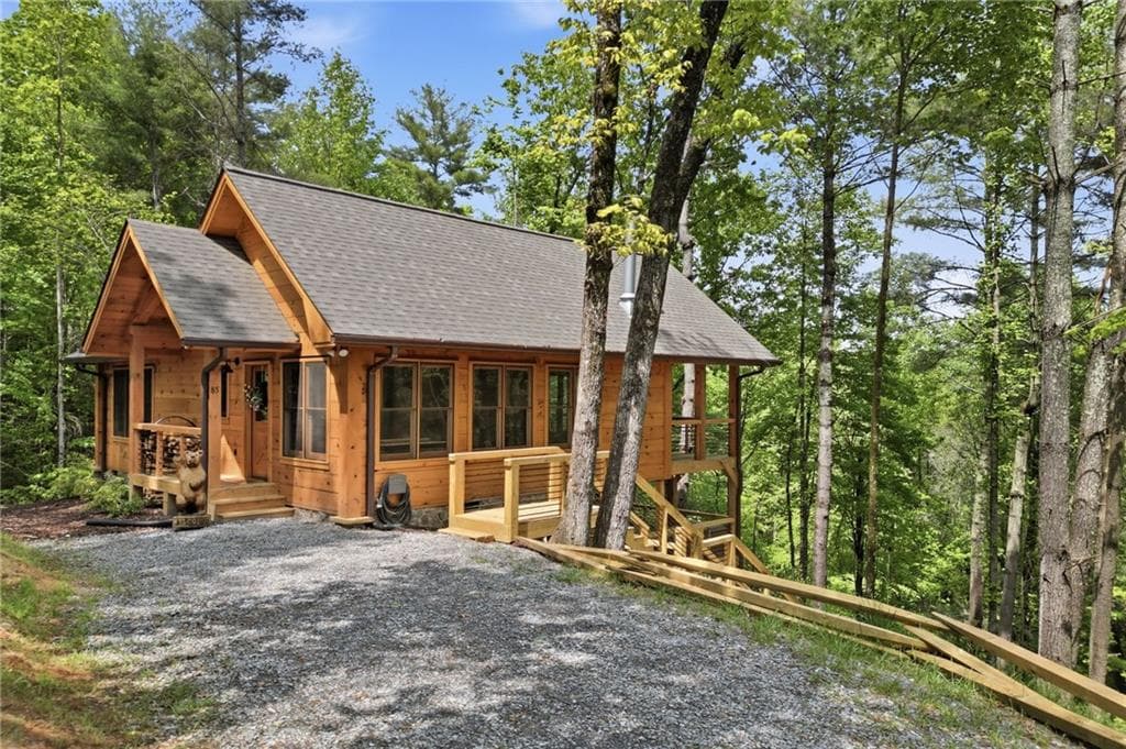 2 bedroom, 2 bathroom, 2,242 sq ft single family residence for sale at 85 Christopher Drive, Ellijay, GA 30540 — photo 3