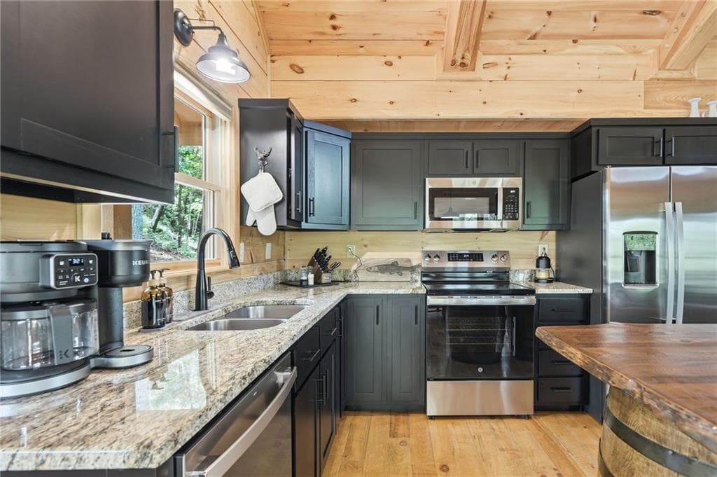 2 bedroom, 2 bathroom, 2,242 sq ft single family residence for sale at 85 Christopher Drive, Ellijay, GA 30540 — photo 7