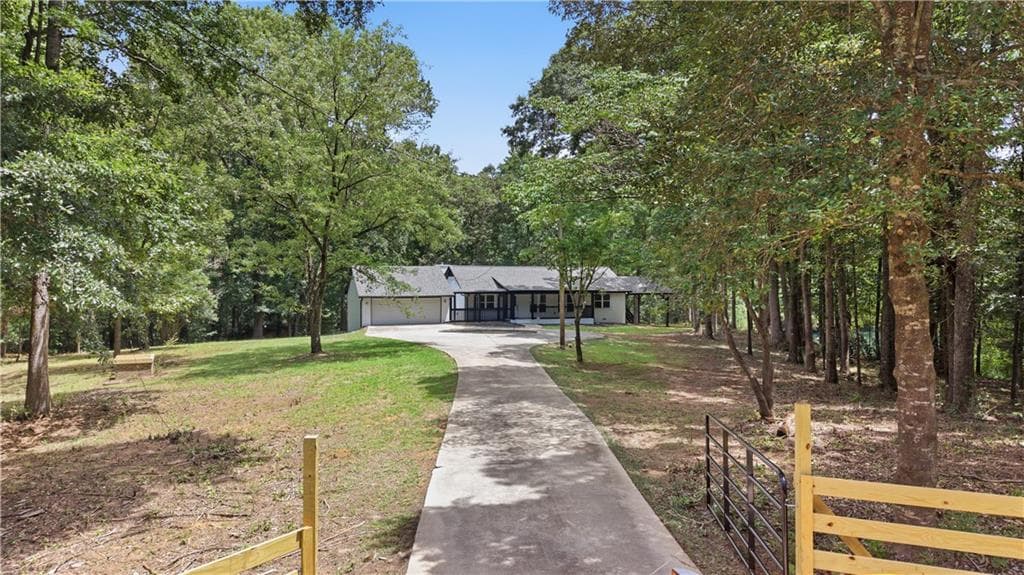 5 bedroom, 3 bathroom, 3,000 sq ft single family residence for sale at 3736 Airline Road, Mcdonough, GA 30252 — photo 2