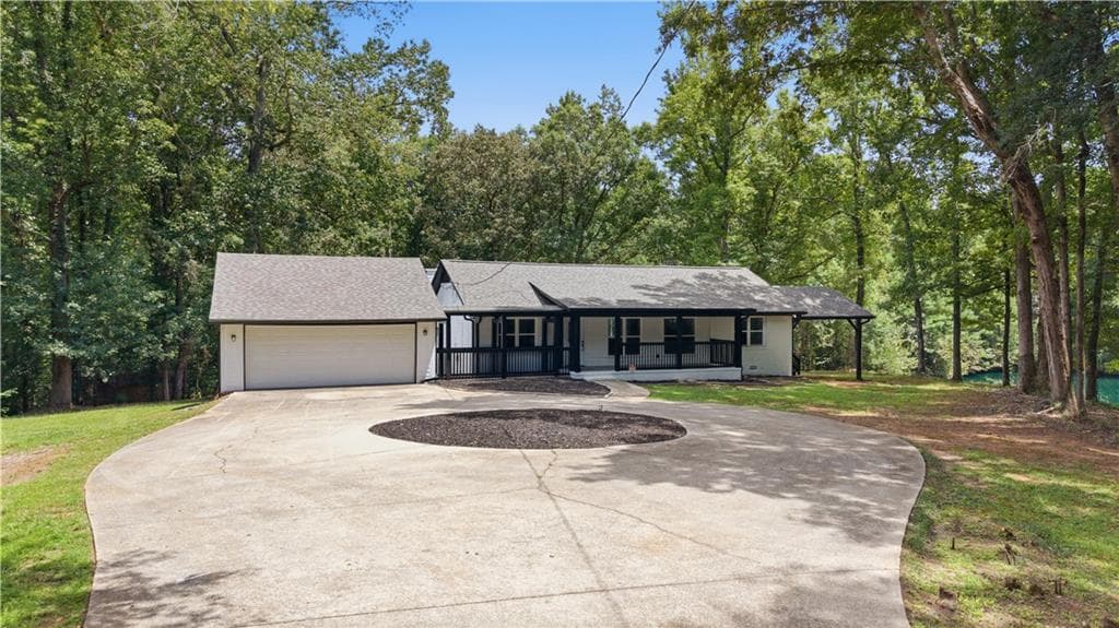 5 bedroom, 3 bathroom, 3,000 sq ft single family residence for sale at 3736 Airline Road, Mcdonough, GA 30252 — photo 3