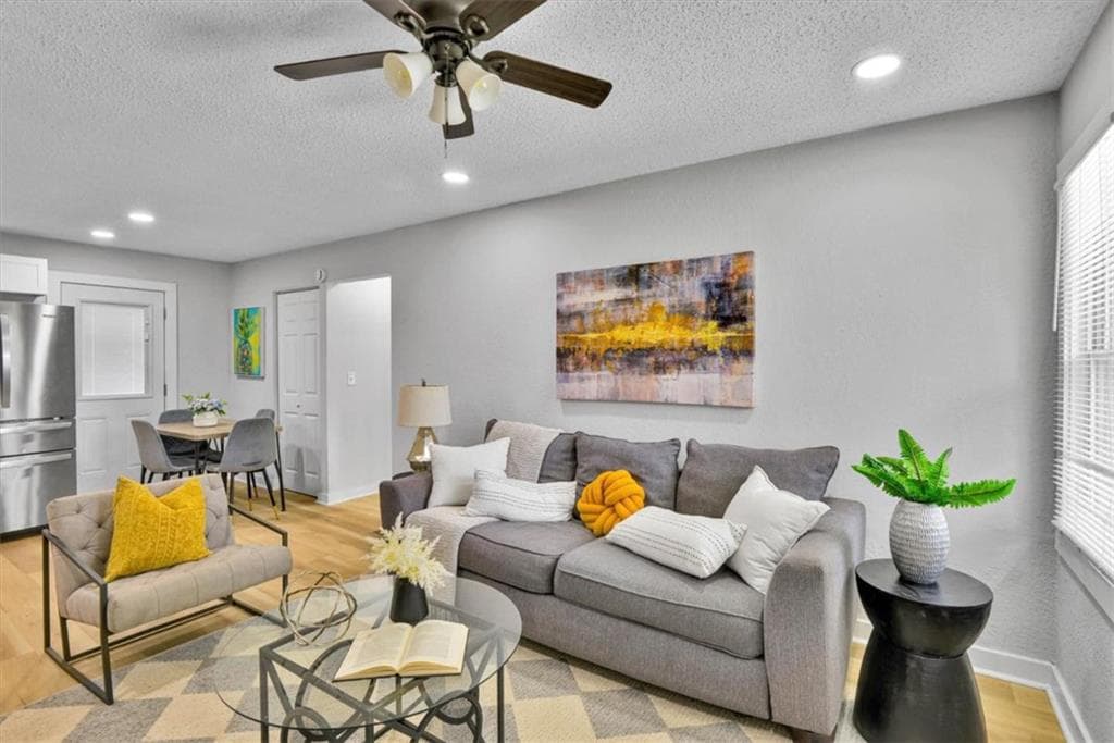 5 bedroom, 3 bathroom, 2,300 sq ft single family residence under contract at 662 Melrose Drive, Forest Park, GA 30297 — photo 3