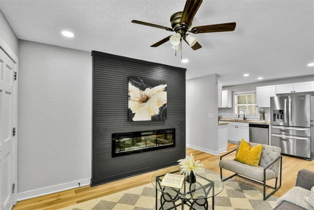 5 bedroom, 3 bathroom, 2,300 sq ft single family residence under contract at 662 Melrose Drive, Forest Park, GA 30297 — photo 2