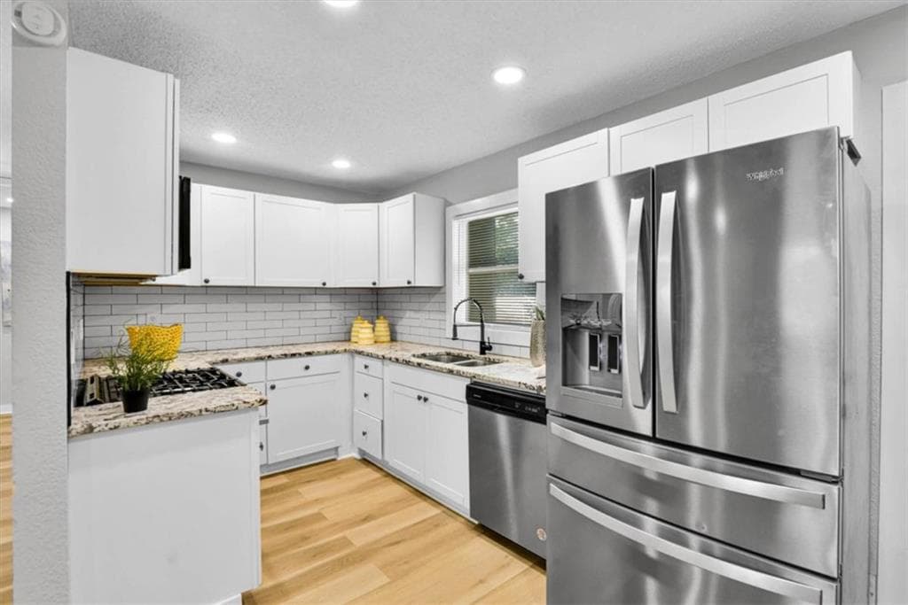 5 bedroom, 3 bathroom, 2,300 sq ft single family residence under contract at 662 Melrose Drive, Forest Park, GA 30297 — photo 5