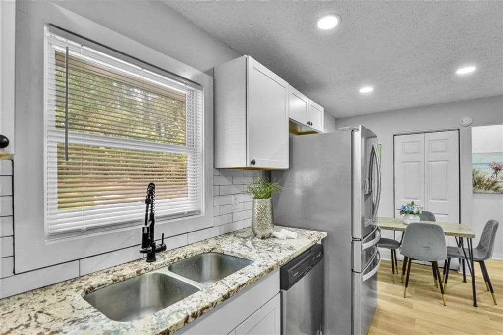 5 bedroom, 3 bathroom, 2,300 sq ft single family residence under contract at 662 Melrose Drive, Forest Park, GA 30297 — photo 6
