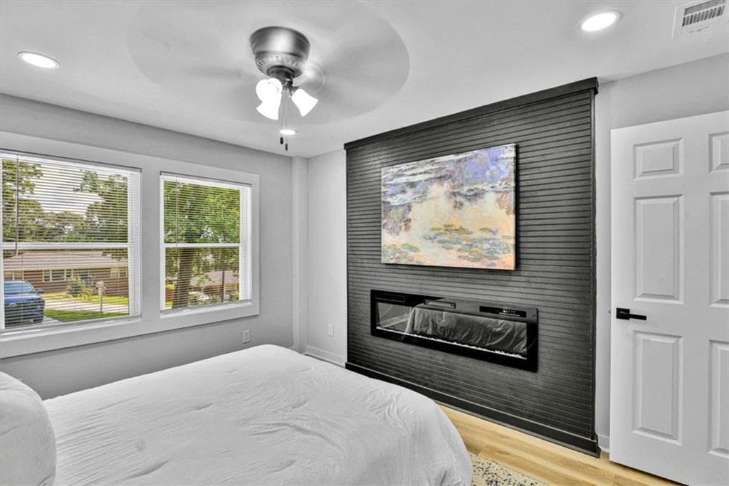 5 bedroom, 3 bathroom, 2,300 sq ft single family residence under contract at 662 Melrose Drive, Forest Park, GA 30297 — photo 8