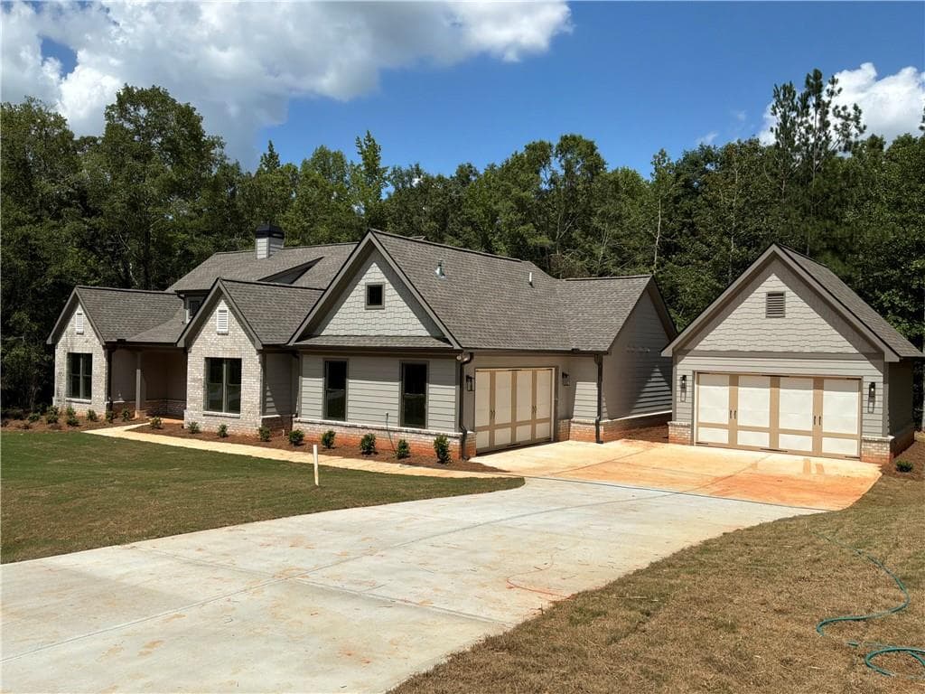 4 bedroom, 4 bathroom, 2,374 sq ft single family residence under contract at 104 Springtime Way, Monroe, GA 30655 — photo 2