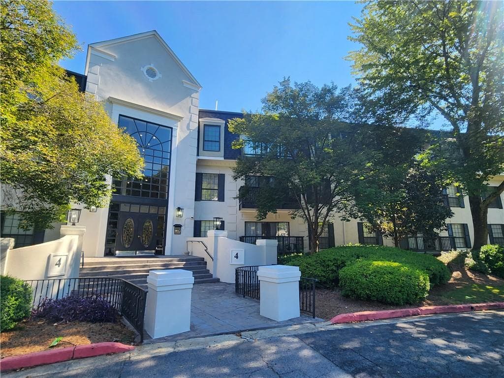 2 bedroom, 2 bathroom, 1,249 sq ft condominium for rent at 3107 Pine Heights Drive, Atlanta, GA 30324 for $1,795 a month — photo 4