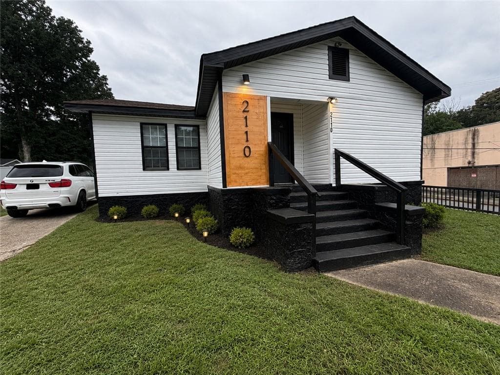 1 bedroom, 1 bathroom, 1,847 sq ft single family residence for rent at 2110 Newnan Street B, East Point, GA 30344 for $850 a month — photo 1 of 8
