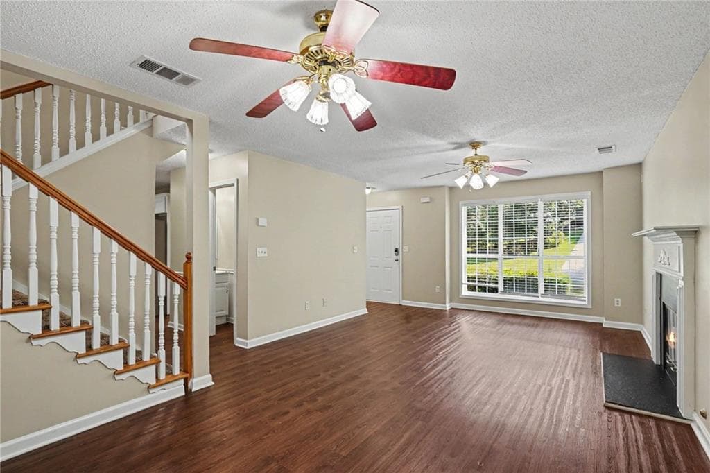 4 bedroom, 3 bathroom, 2,016 sq ft single family residence for sale at 1011 Crown River Parkway, Mcdonough, GA 30252 — photo 4