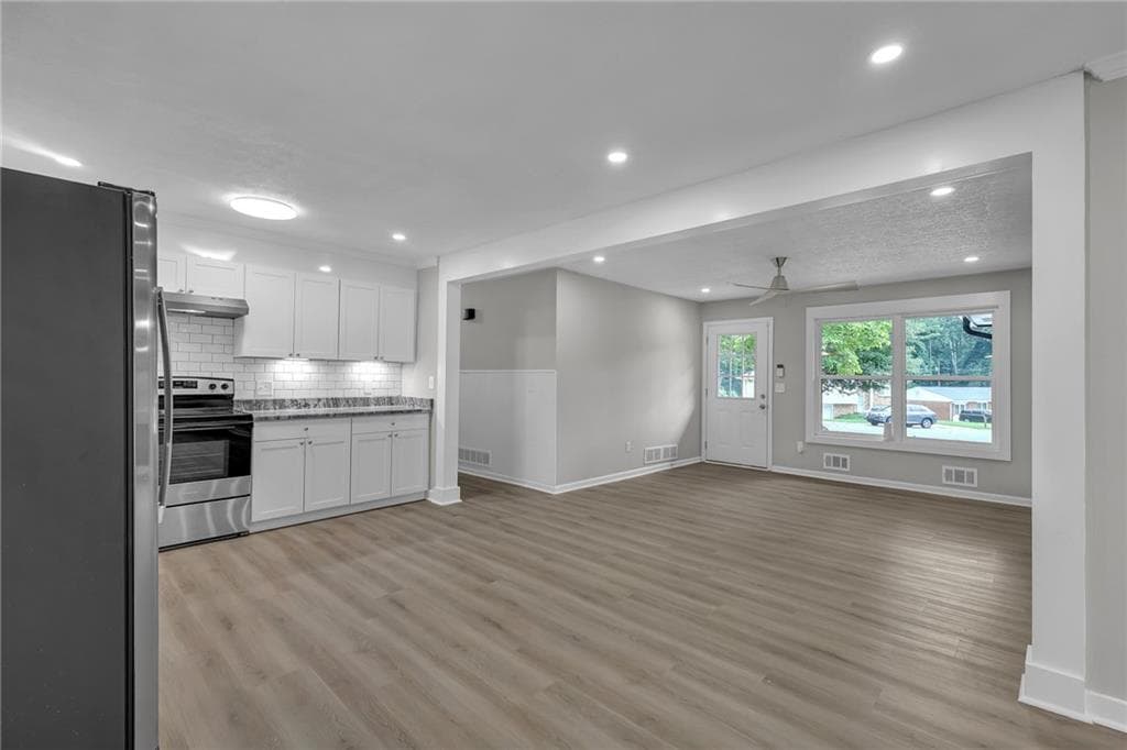 3 bedroom, 2 bathroom, 1,277 sq ft single family residence under contract at 2391 Prestige Valley Court, Morrow, GA 30260 — photo 5