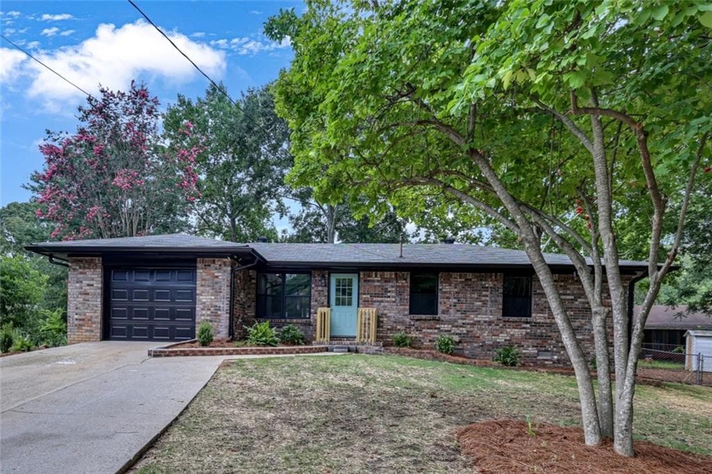 3 bedroom, 2 bathroom, 1,277 sq ft single family residence under contract at 2391 Prestige Valley Court, Morrow, GA 30260 — photo 2