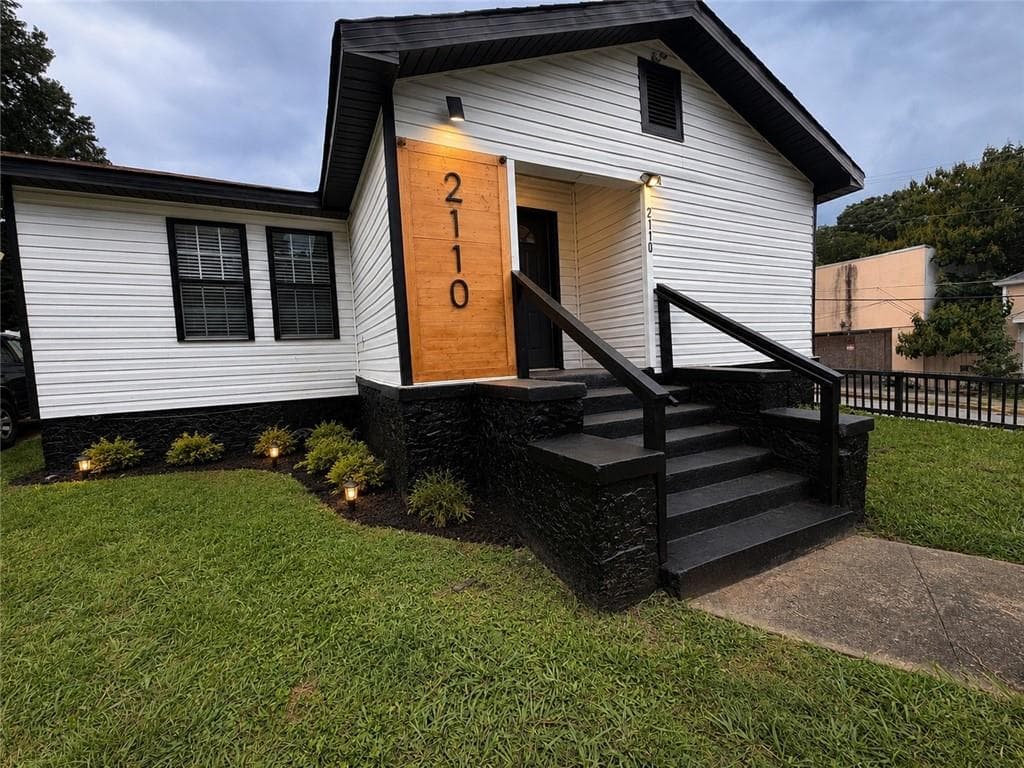 1 bedroom, 1 bathroom, 1,847 sq ft single family residence for rent at 2110 Newnan Street A, East Point, GA 30344 for $925 a month — photo 1 of 8