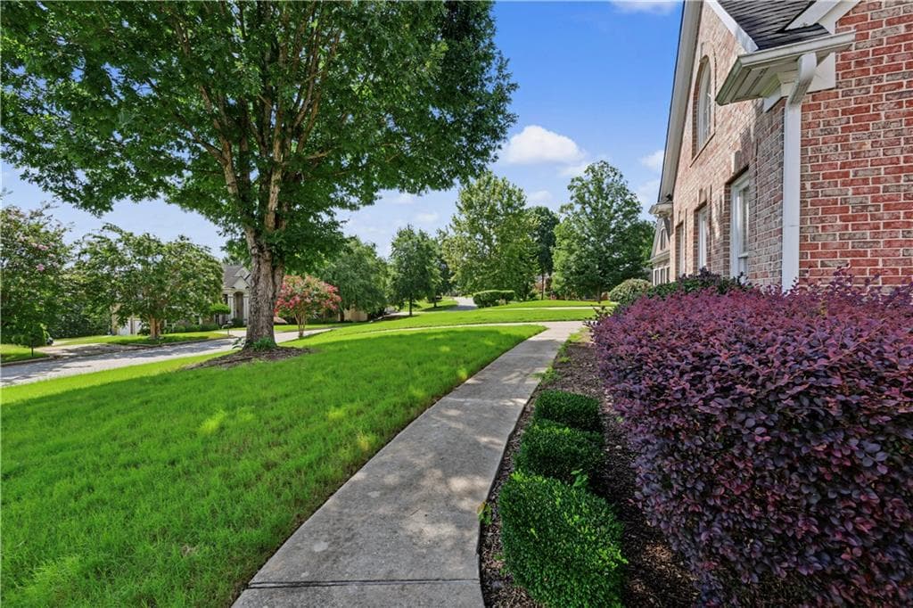 5 bedroom, 4 bathroom, 3,460 sq ft single family residence for sale at 5220 Stone Croft Trail, Atlanta, GA 30331 — photo 4
