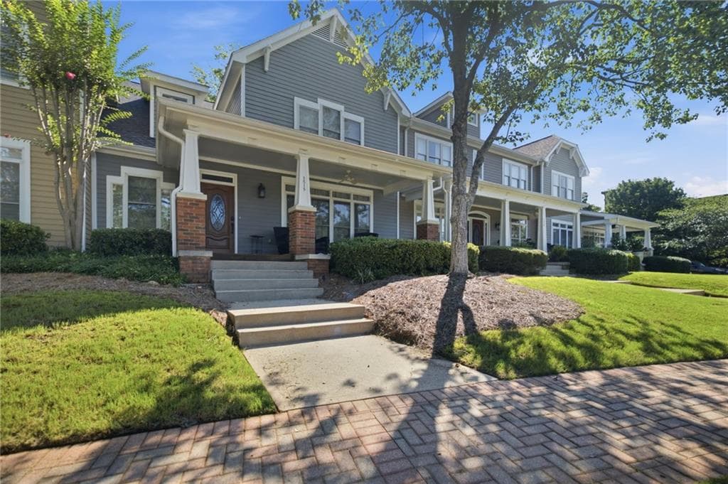 4 bedroom, 3 bathroom, 2,760 sq ft townhouse for sale at 1515 Liberty Lane, Roswell, GA 30075 — photo 2
