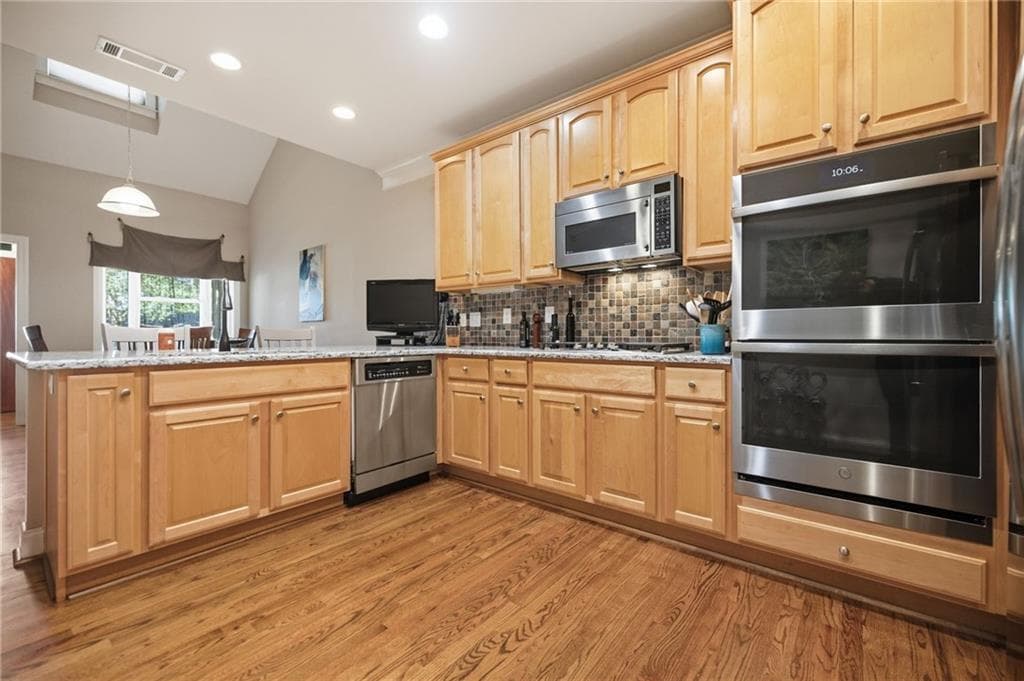 4 bedroom, 3 bathroom, 2,760 sq ft townhouse for sale at 1515 Liberty Lane, Roswell, GA 30075 — photo 9