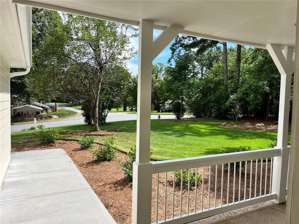 3 bedroom, 2 bathroom, 1,454 sq ft single family residence for rent at 50 Parkmont Drive, Roswell, GA 30076 for $2,900 a month — photo 3