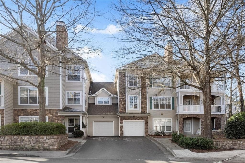 3 bedroom, 3 bathroom, 2,087 sq ft condominium under contract at 222 Edinburgh Court, Alpharetta, GA 30004 — photo 4