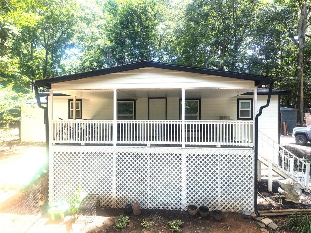 5 bedroom, 3 bathroom, 2,400 sq ft single family residence for sale at 31 Huckleberry Lane, Winder, GA 30680 — photo 2