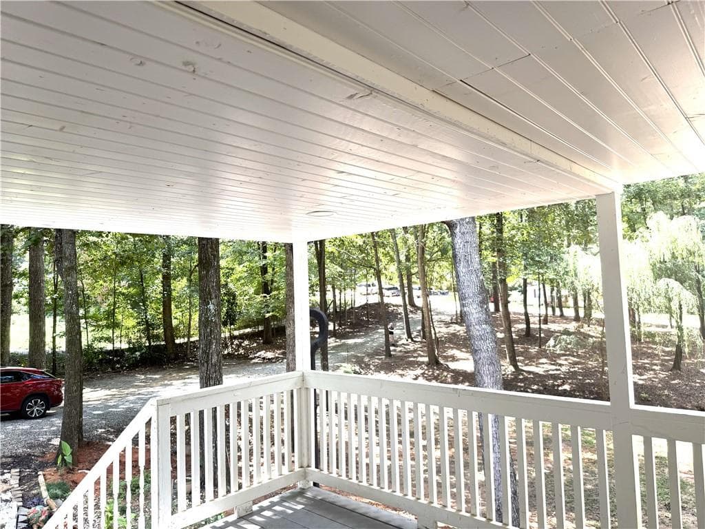 5 bedroom, 3 bathroom, 2,400 sq ft single family residence for sale at 31 Huckleberry Lane, Winder, GA 30680 — photo 8