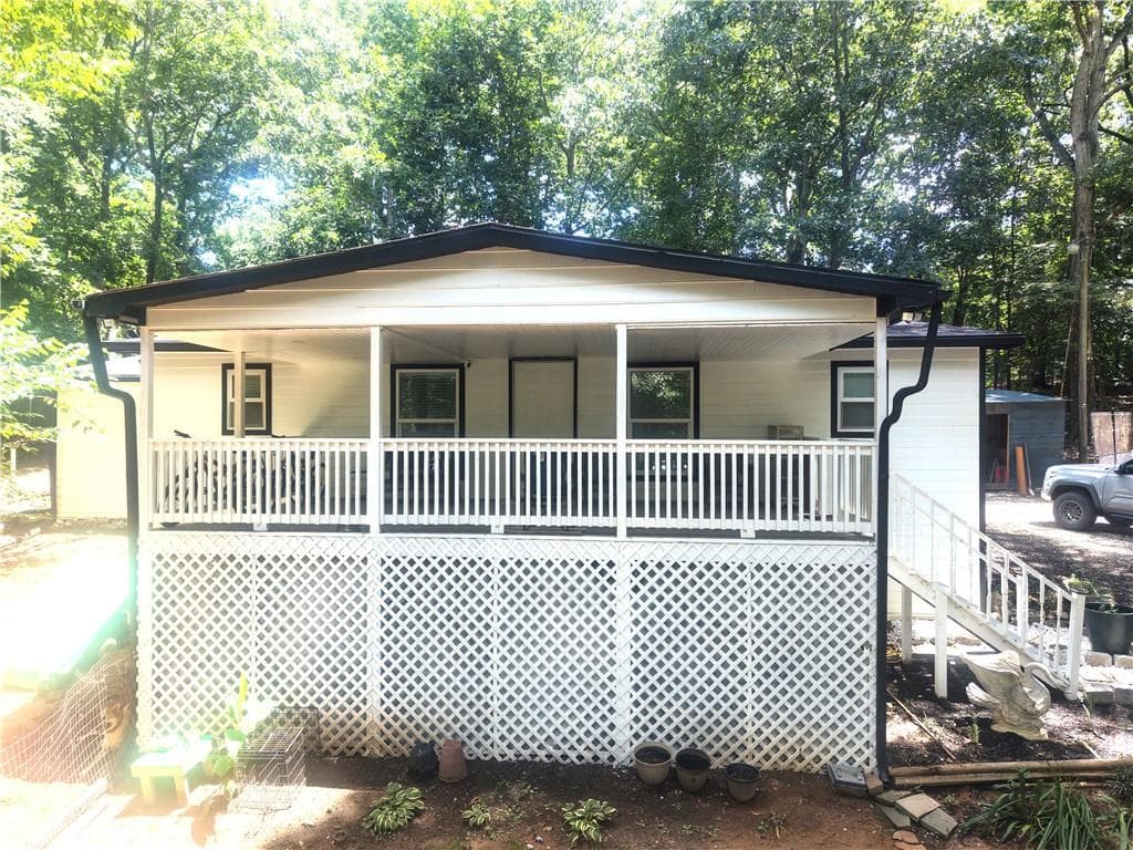 5 bedroom, 3 bathroom, 2,400 sq ft single family residence for sale at 31 Huckleberry Lane, Winder, GA 30680 — photo 4