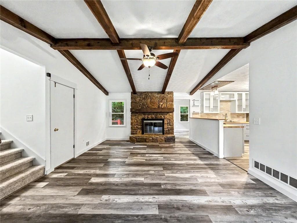 3 bedroom, 2 bathroom, 1,708 sq ft single family residence for sale at 2704 Kozy Court, Marietta, GA 30066 — photo 3
