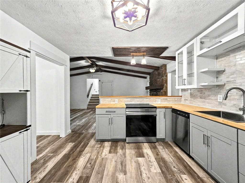 3 bedroom, 2 bathroom, 1,708 sq ft single family residence for sale at 2704 Kozy Court, Marietta, GA 30066 — photo 5