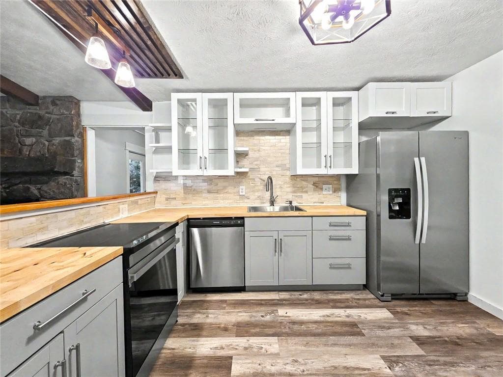 3 bedroom, 2 bathroom, 1,708 sq ft single family residence for sale at 2704 Kozy Court, Marietta, GA 30066 — photo 6