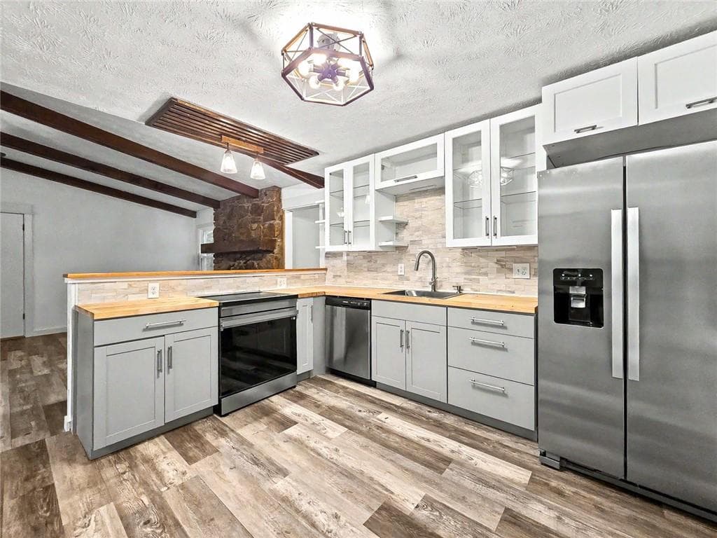 3 bedroom, 2 bathroom, 1,708 sq ft single family residence for sale at 2704 Kozy Court, Marietta, GA 30066 — photo 7