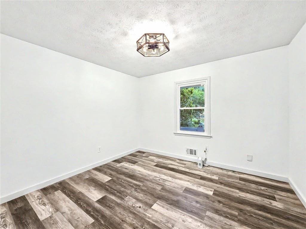 3 bedroom, 2 bathroom, 1,708 sq ft single family residence for sale at 2704 Kozy Court, Marietta, GA 30066 — photo 9