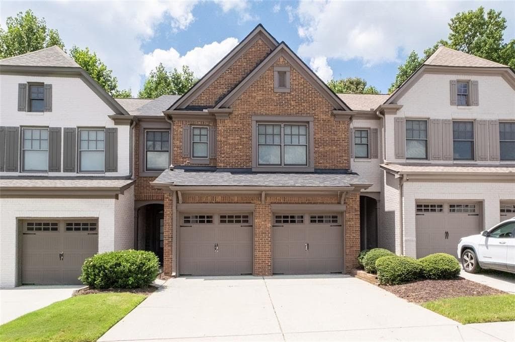 3 bedroom, 3 bathroom, 1,995 sq ft townhouse for sale at 4922 Berkeley Oak Circle, Peachtree Corners, GA 30092