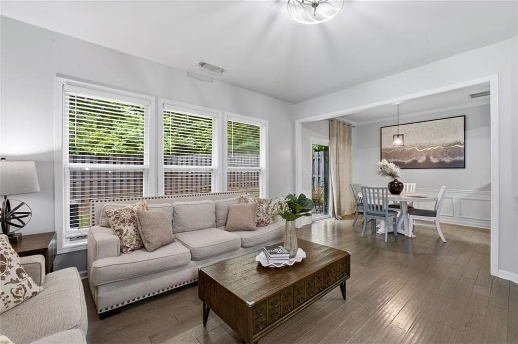 3 bedroom, 3 bathroom, 1,995 sq ft townhouse for sale at 4922 Berkeley Oak Circle, Peachtree Corners, GA 30092 — photo 6